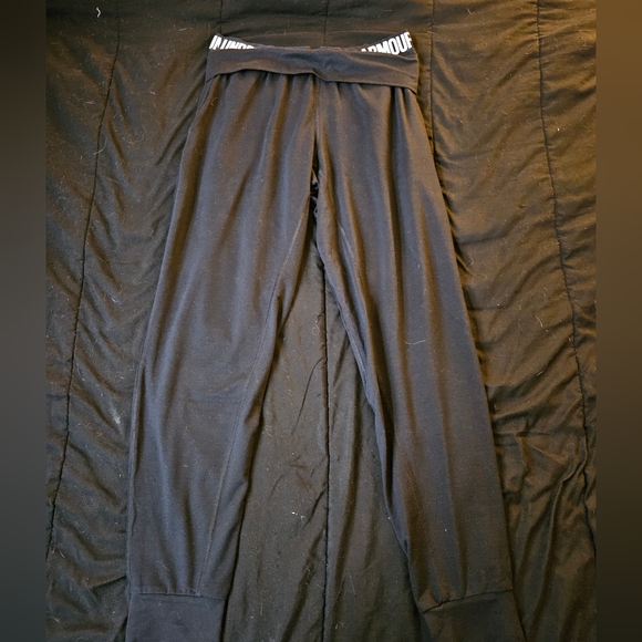 3 pairs of UA joggers - Picture 6 of 11